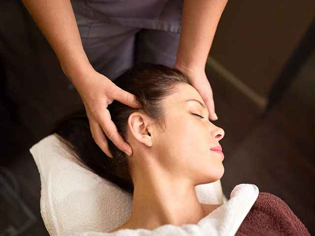 Hoofd-, Nek-, Rug- en Schoudermassage
